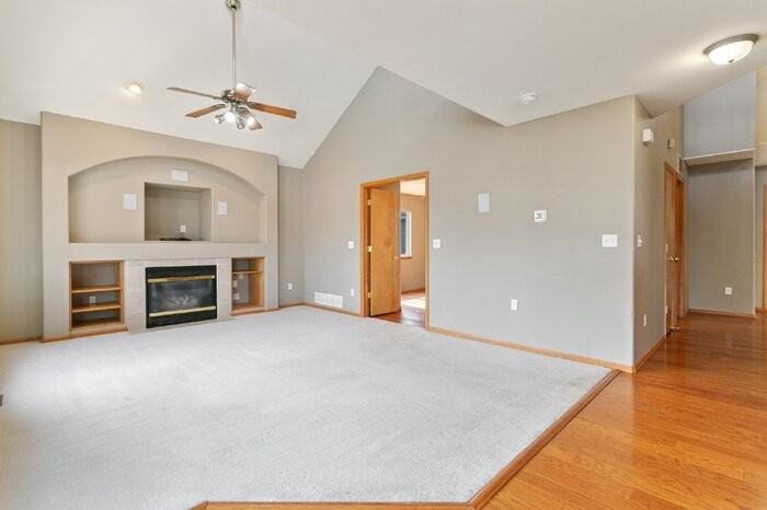 6766 Stockwell Dr - Photo 5 of 34