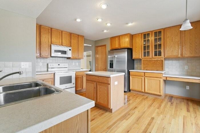 6766 Stockwell Dr - Photo 7 of 34