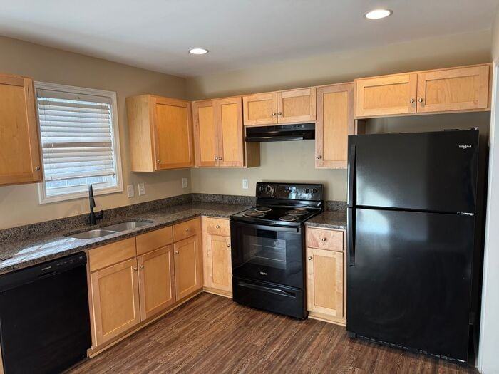 134 Brookwood Ave Ne - Photo 3 of 11