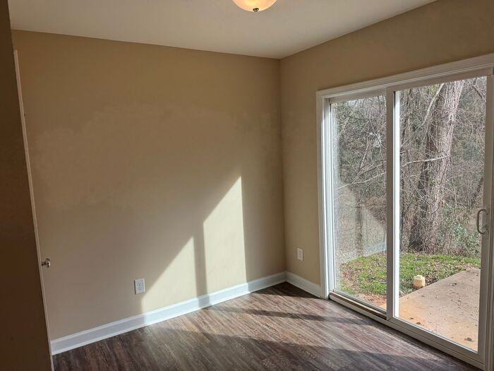 134 Brookwood Ave Ne - Photo 4 of 11