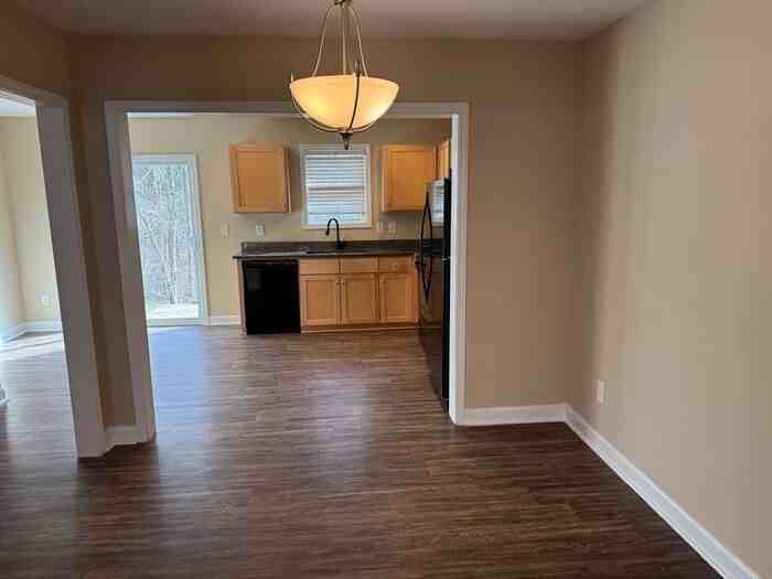 134 Brookwood Ave Ne - Photo 5 of 11