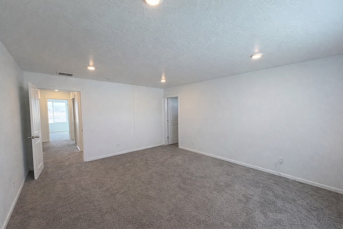 629 N Scuttlebutt Ln #1 - Photo 7 of 28