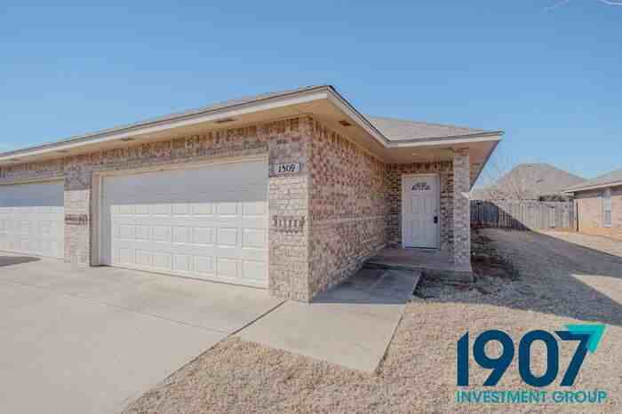 1509 Tahoe Ln - Photo 4 of 25