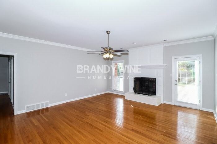 2795 Lanthorn Dr - Photo 3 of 18