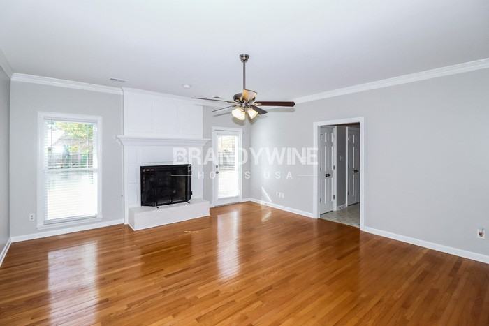 2795 Lanthorn Dr - Photo 4 of 18