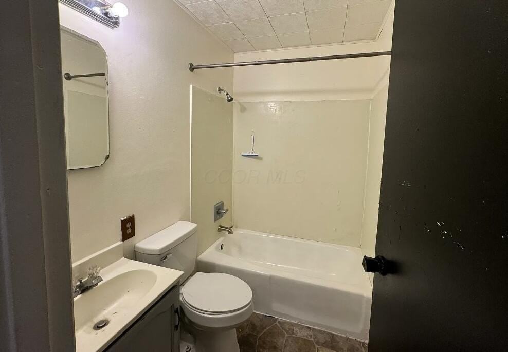 3638 Clearwater Dr - Photo 4 of 10