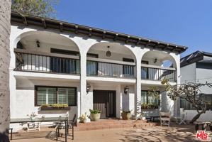 featured image of 745 Oxford Ave