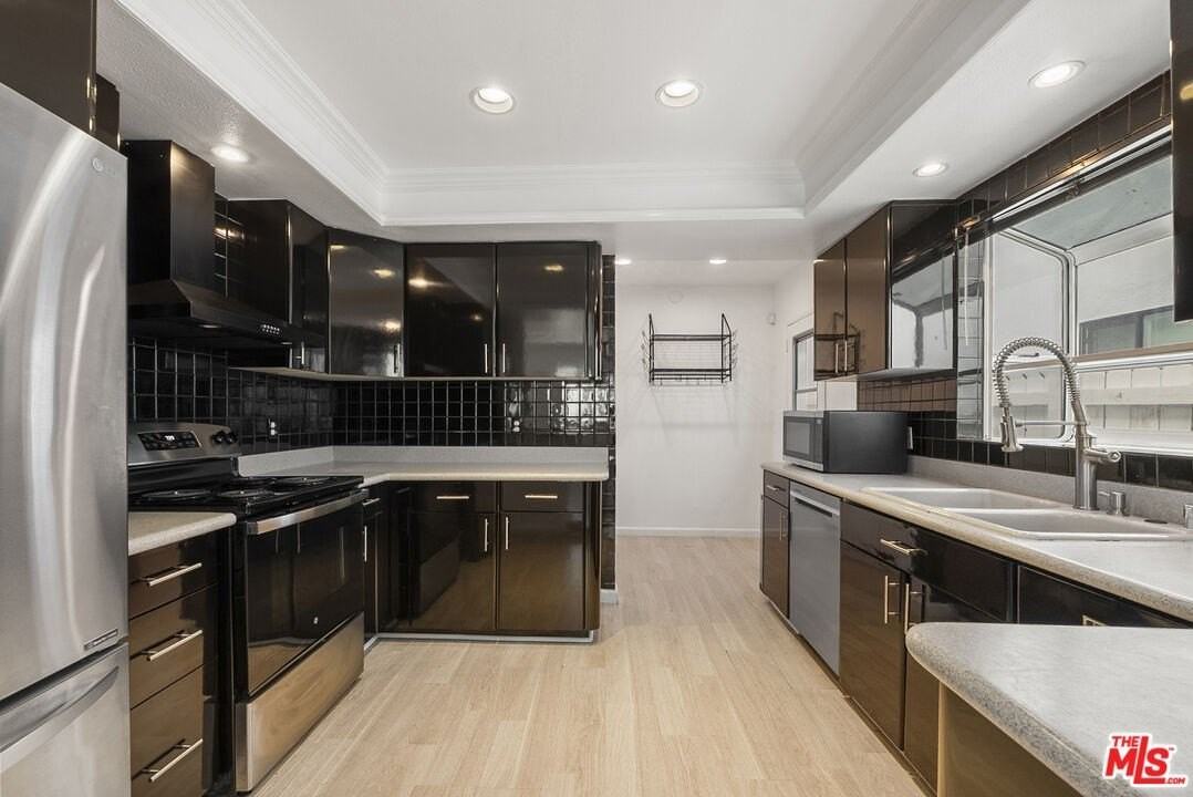 745 Oxford Ave - Photo 6 of 31