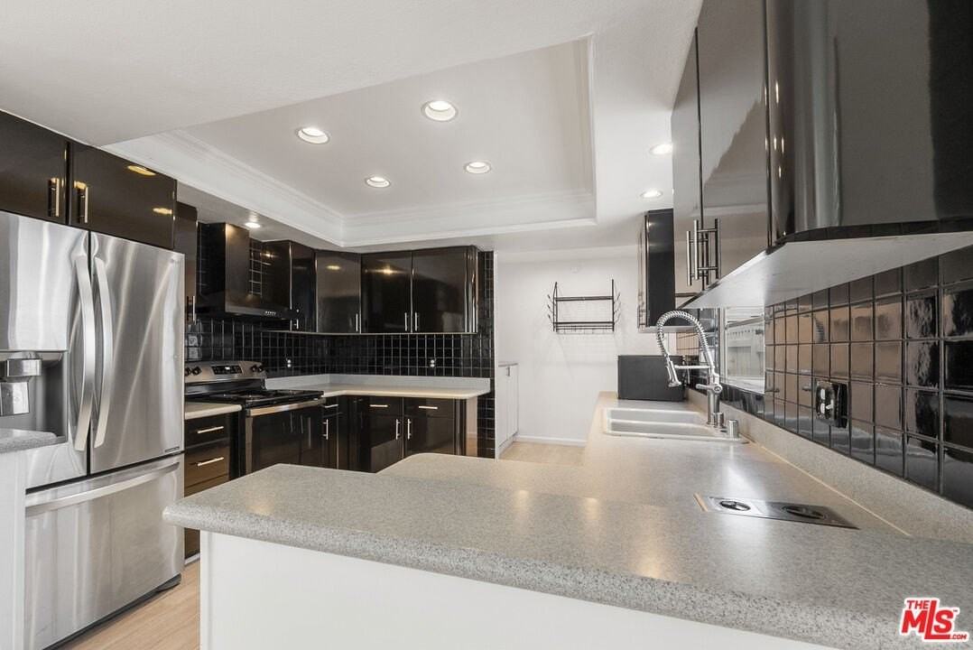 745 Oxford Ave - Photo 7 of 31