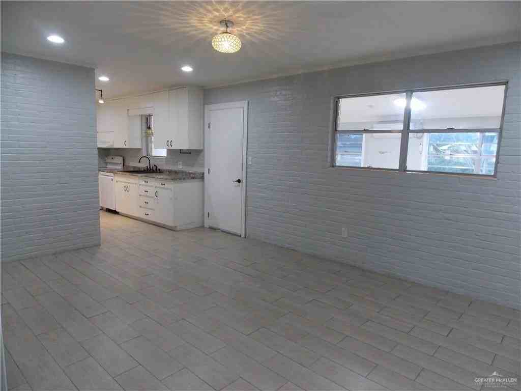 716 Daffodil Ave - Photo 3 of 15