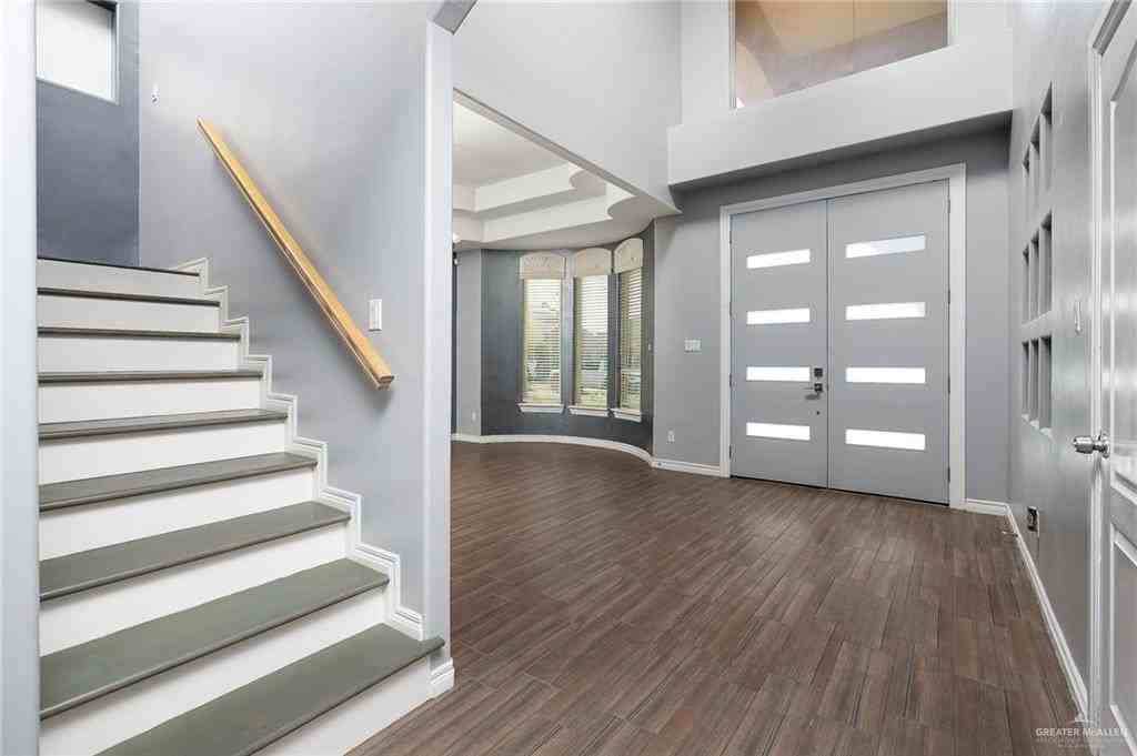 2427 E 5th St - Photo 3 of 41