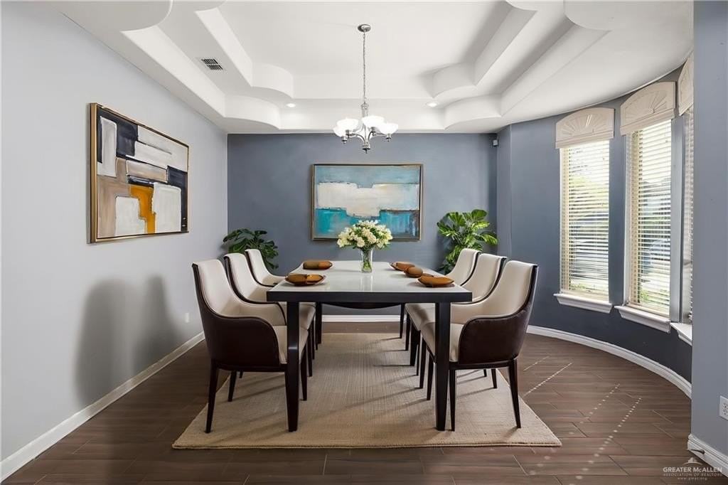 2427 E 5th St - Photo 4 of 41