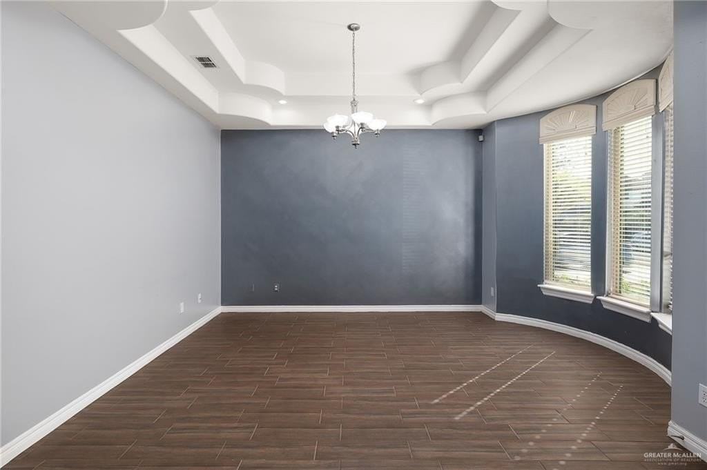 2427 E 5th St - Photo 5 of 41