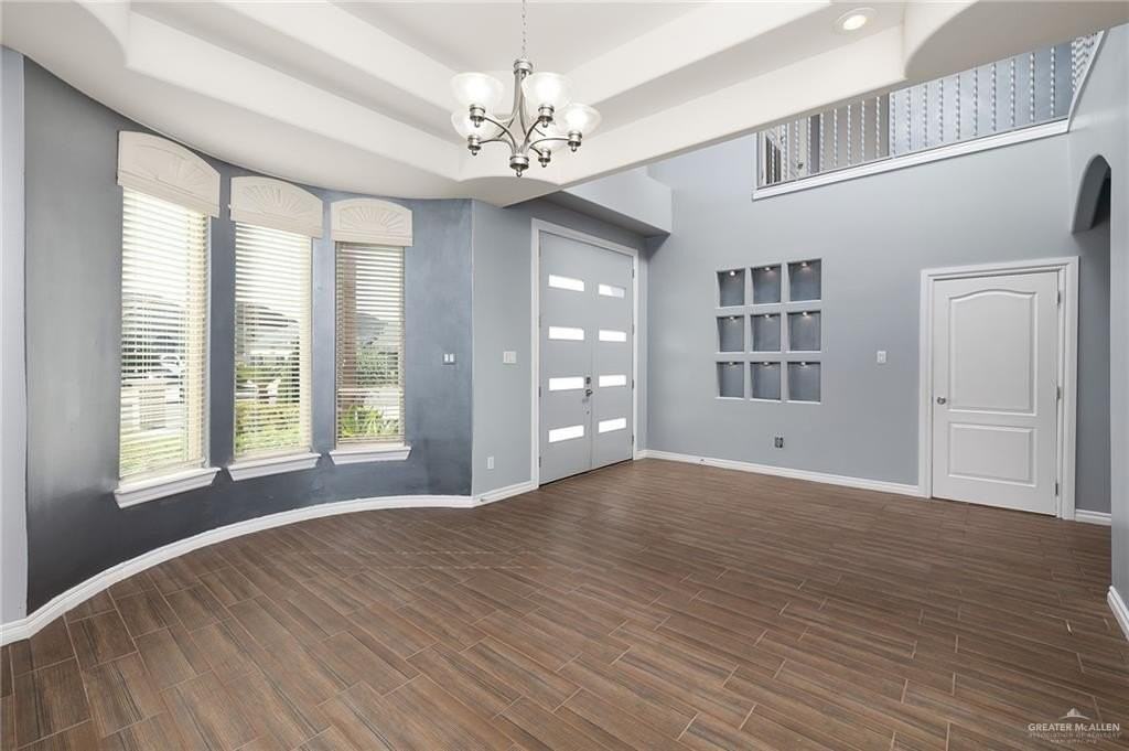 2427 E 5th St - Photo 6 of 41