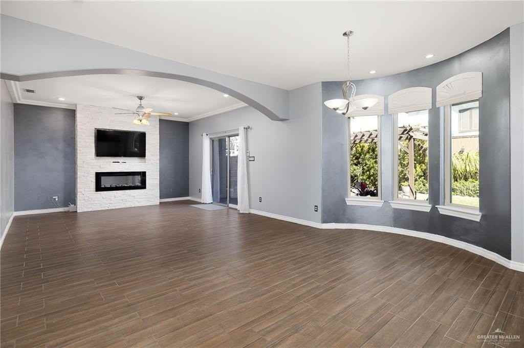 2427 E 5th St - Photo 7 of 41