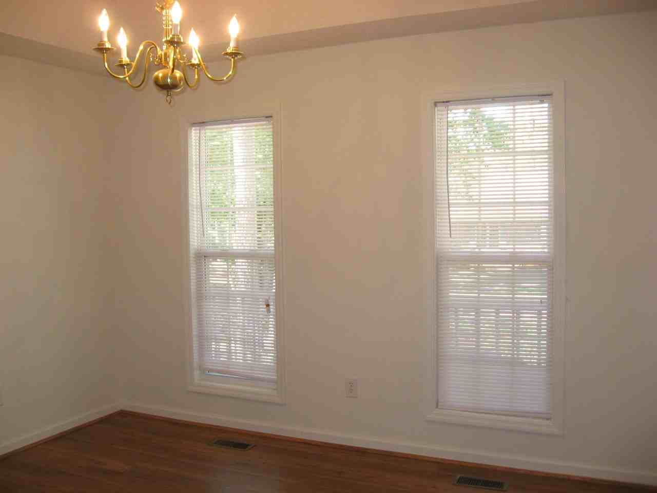 140 Lake View Dr E - Photo 5 of 9