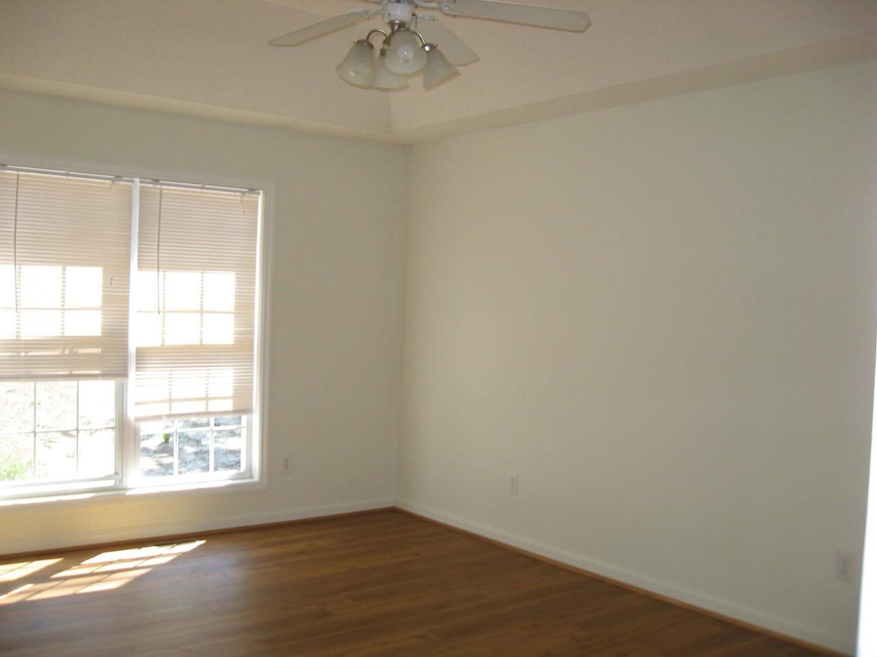 140 Lake View Dr E - Photo 6 of 9