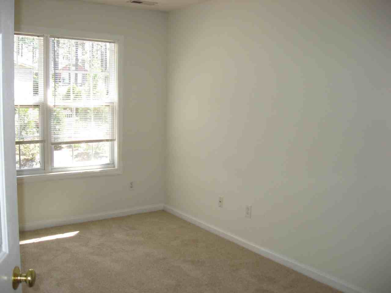 140 Lake View Dr E - Photo 7 of 9