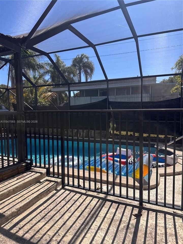 10800 Sw 160th St - Photo 4 of 9