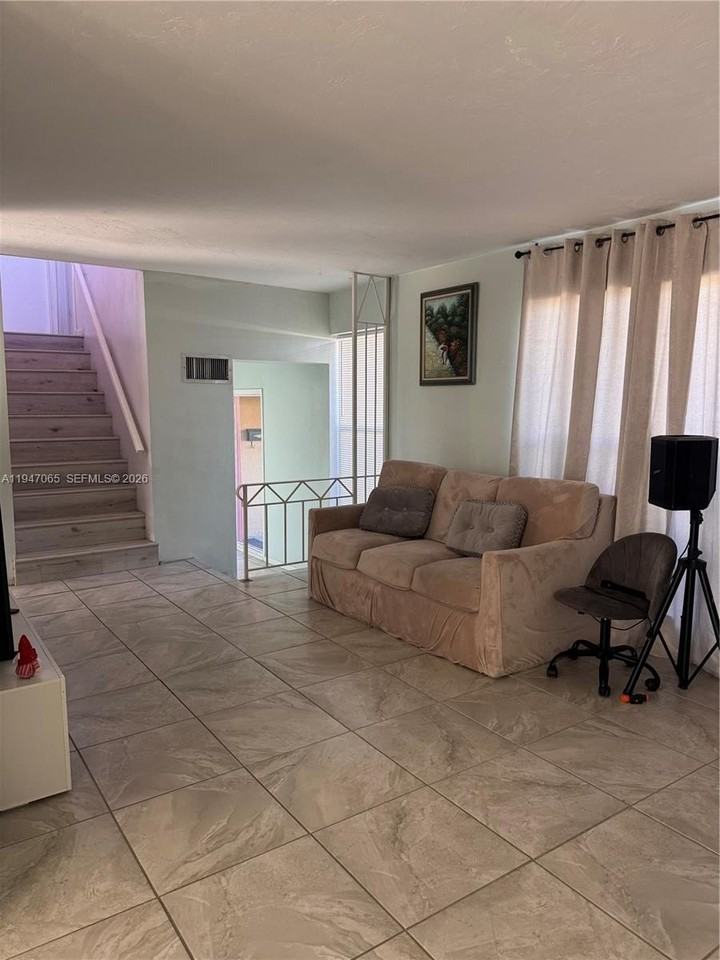 10800 Sw 160th St - Photo 5 of 9