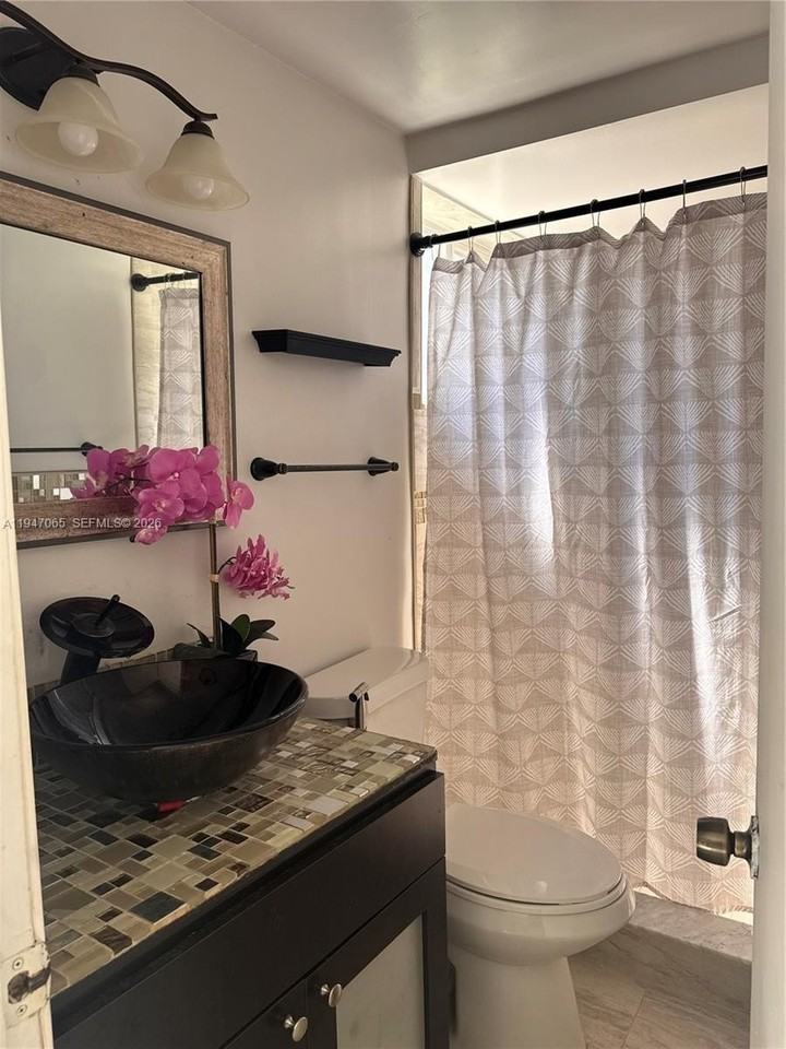 10800 Sw 160th St - Photo 6 of 9