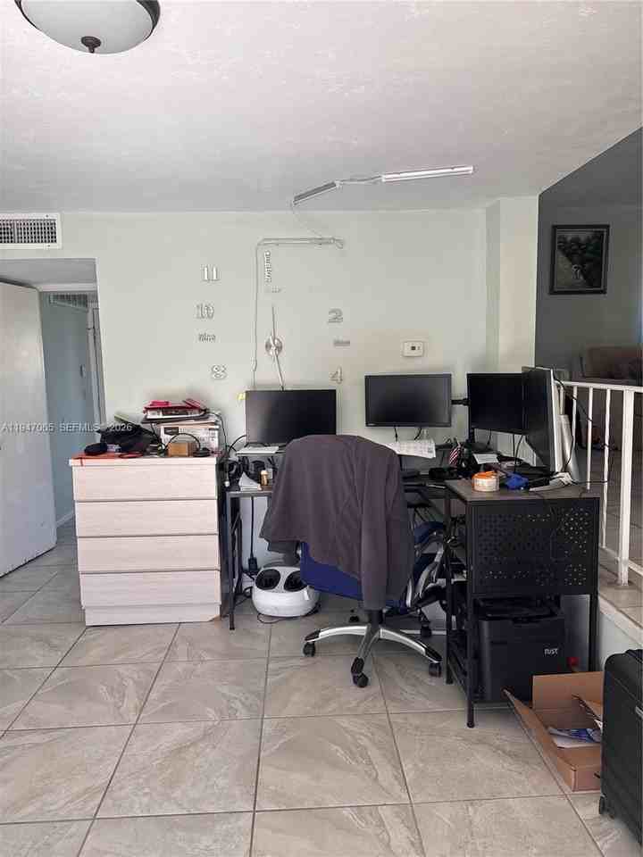 10800 Sw 160th St - Photo 7 of 9