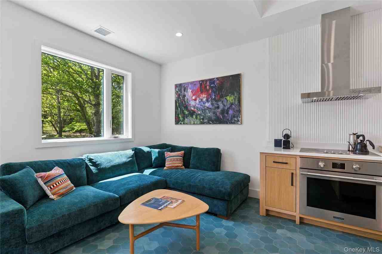 6710 Soundview Ave - Photo 6 of 42