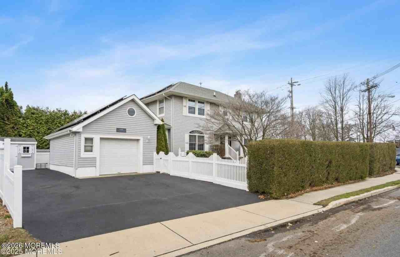 146 Bath Ave - Photo 2 of 23