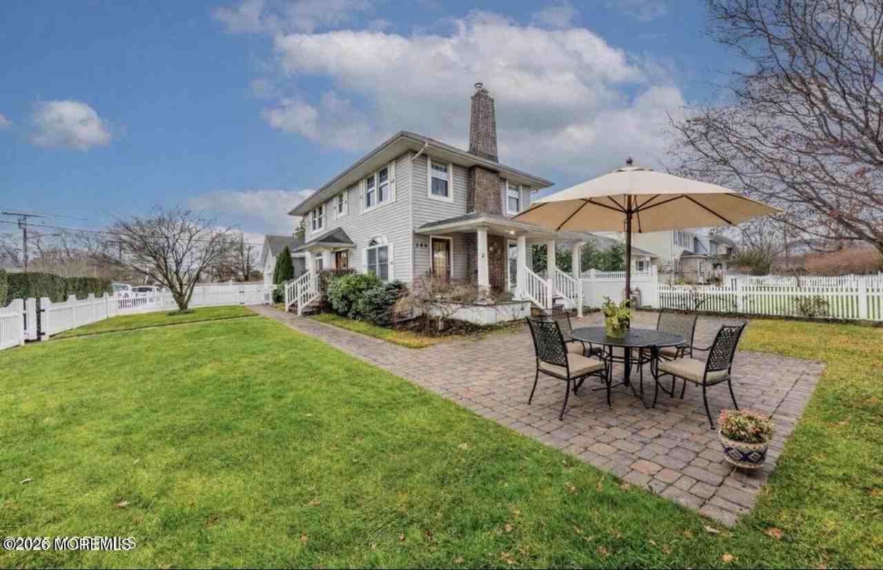 146 Bath Ave - Photo 3 of 23