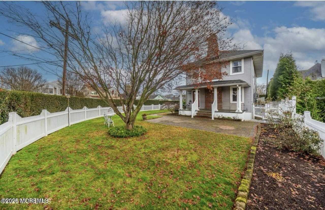 146 Bath Ave - Photo 4 of 23