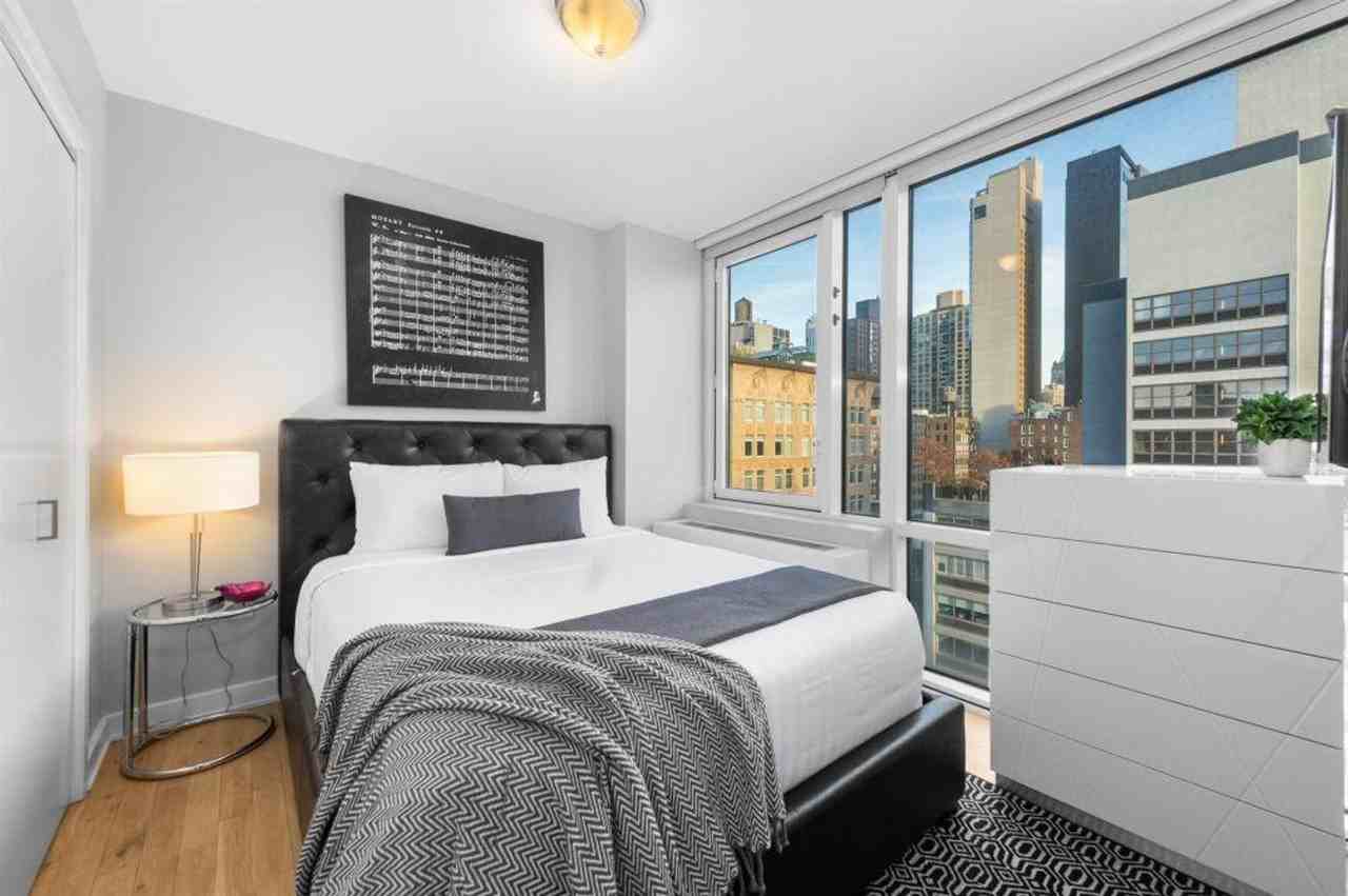 232 7th Ave #1355949P - Photo 4 of 23