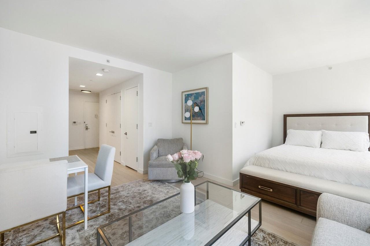 500 W 50th St #1461702P - Photo 3 of 8