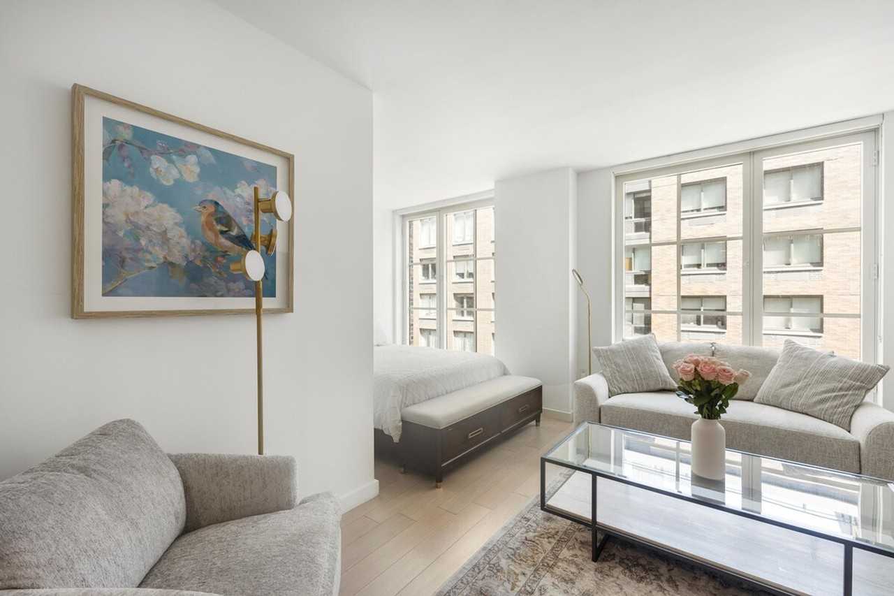 500 W 50th St #1461702P - Photo 4 of 8