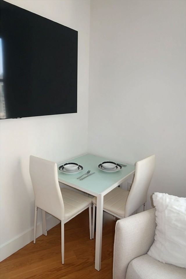 500 W 50th St #1461702P - Photo 5 of 8