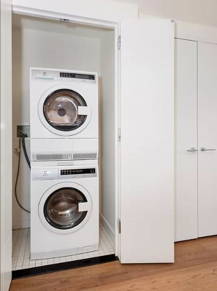 500 W 50th St #1461702P - Photo 6 of 8