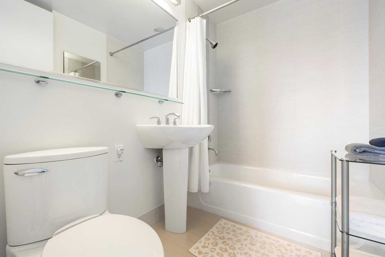 500 W 50th St #1461702P - Photo 7 of 8