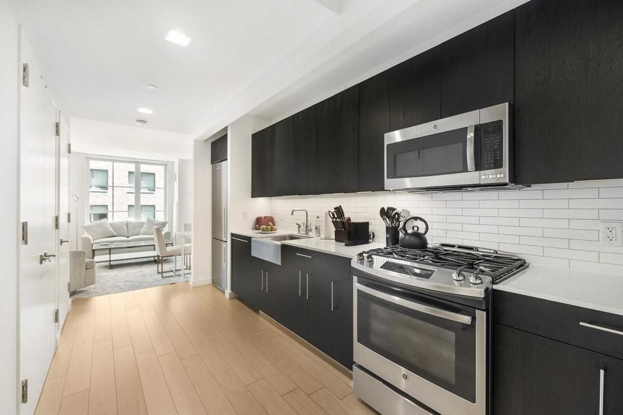 500 W 50th St #1461702P - Photo 5 of 8