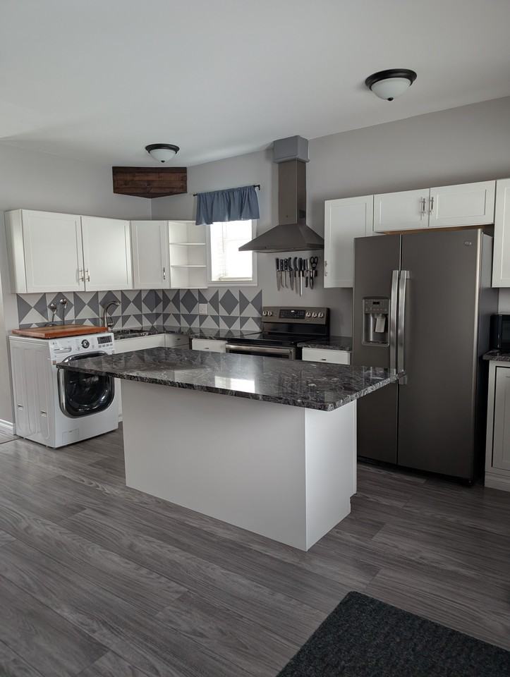 135 Hanna Street West - Photo 2 of 19