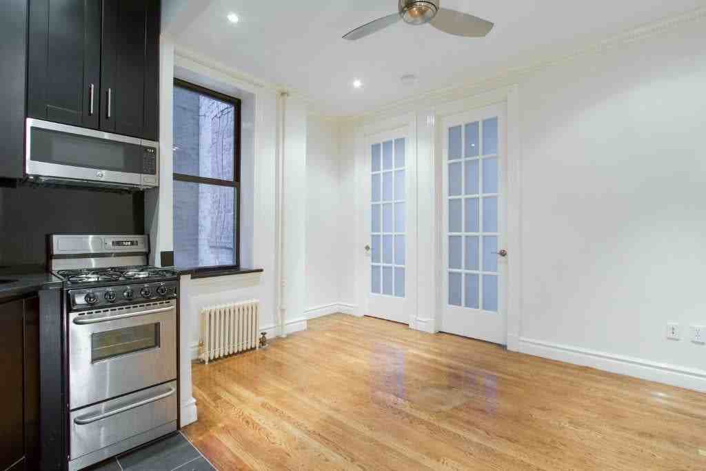 E 18th St #988 - Photo 6 of 9