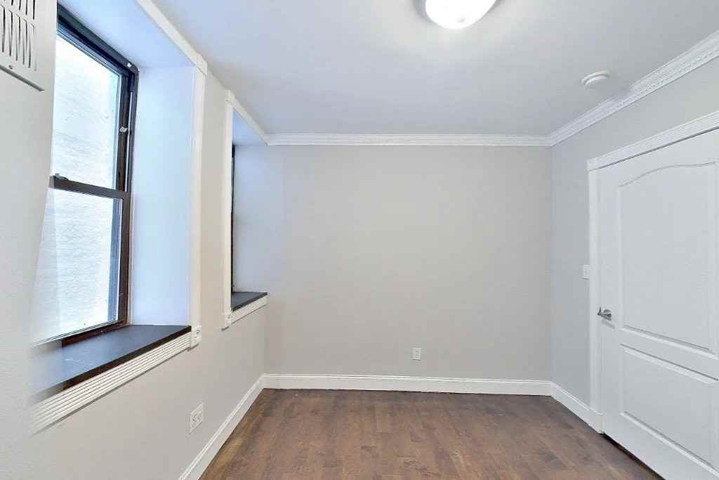 E 29th St #898 - Photo 3 of 6