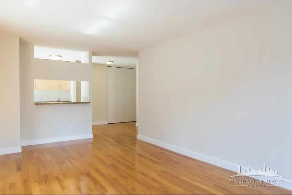 W 48th St #9R - Photo 4 of 10