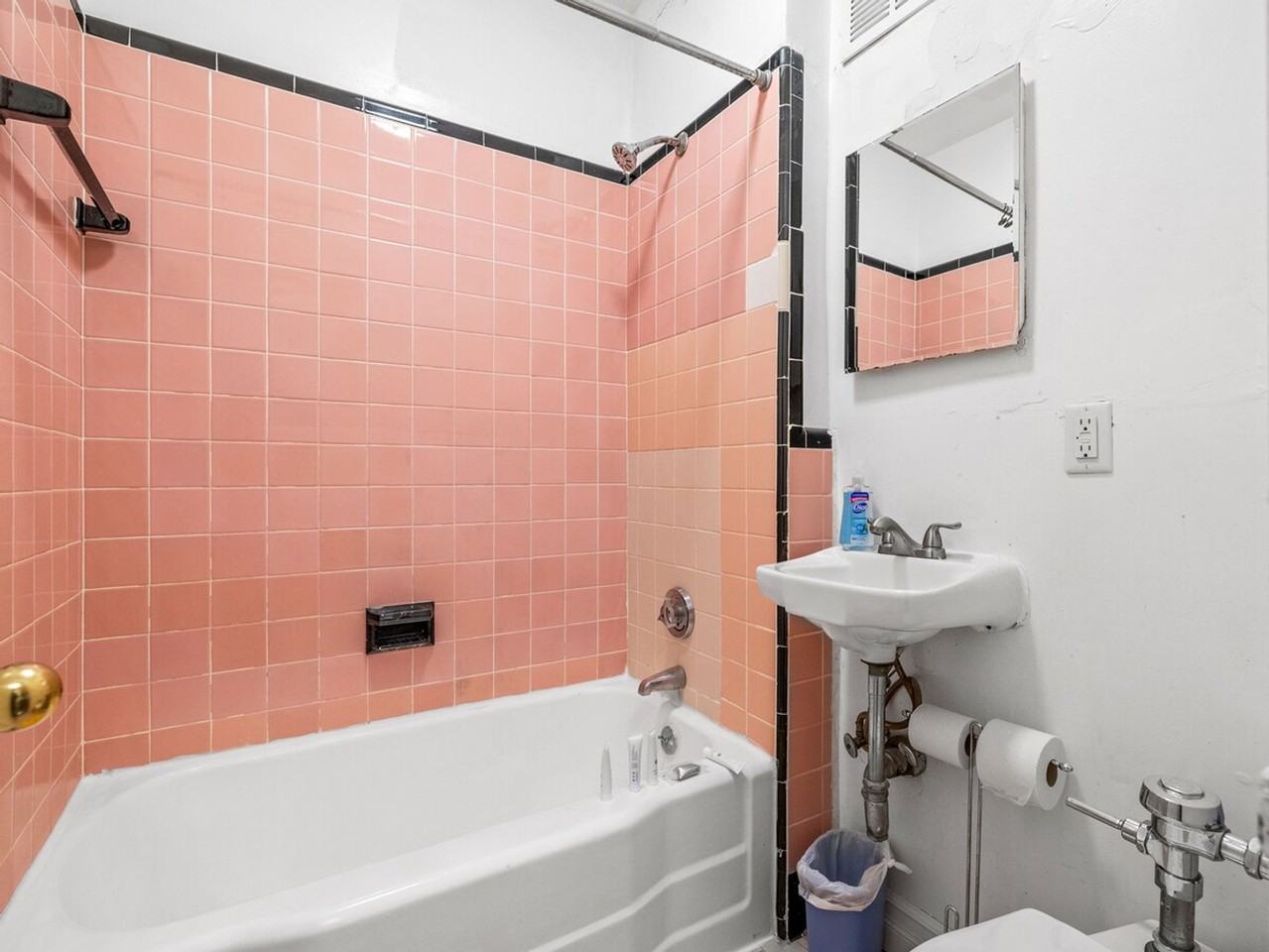 50 Stuart St #1366780P - Photo 4 of 16