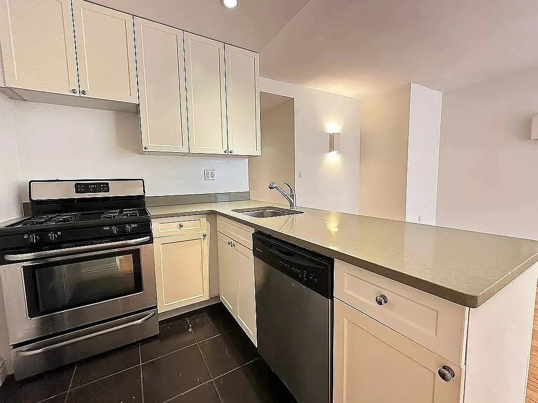 101 E 116th St #4G - Photo 4 of 7