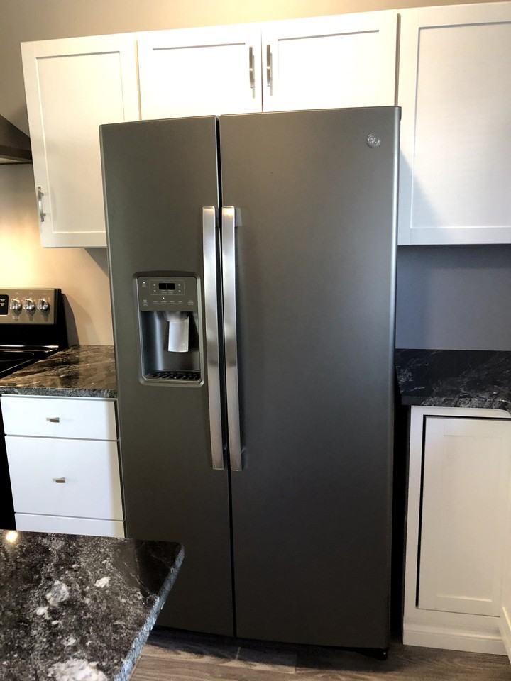 135 Hanna Street West - Photo 3 of 19