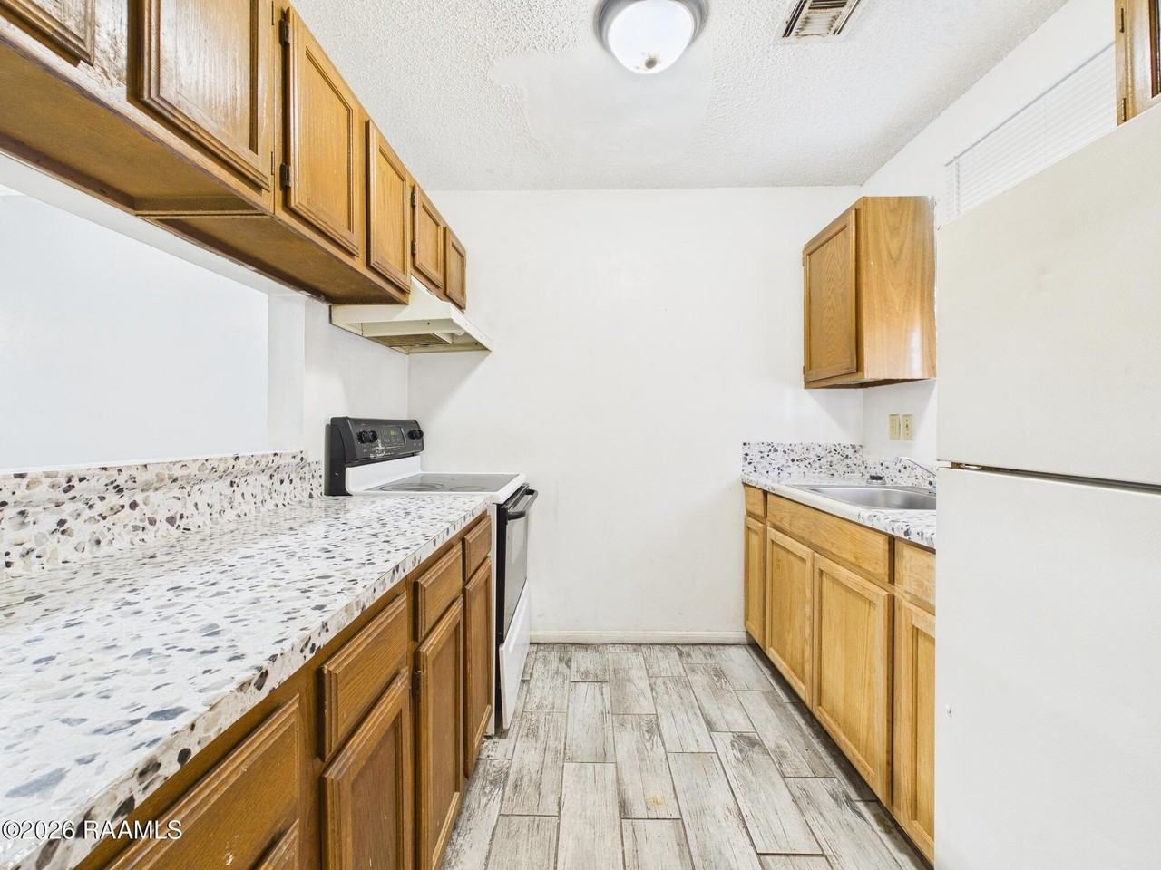 202 Belfast St #B - Photo 6 of 18