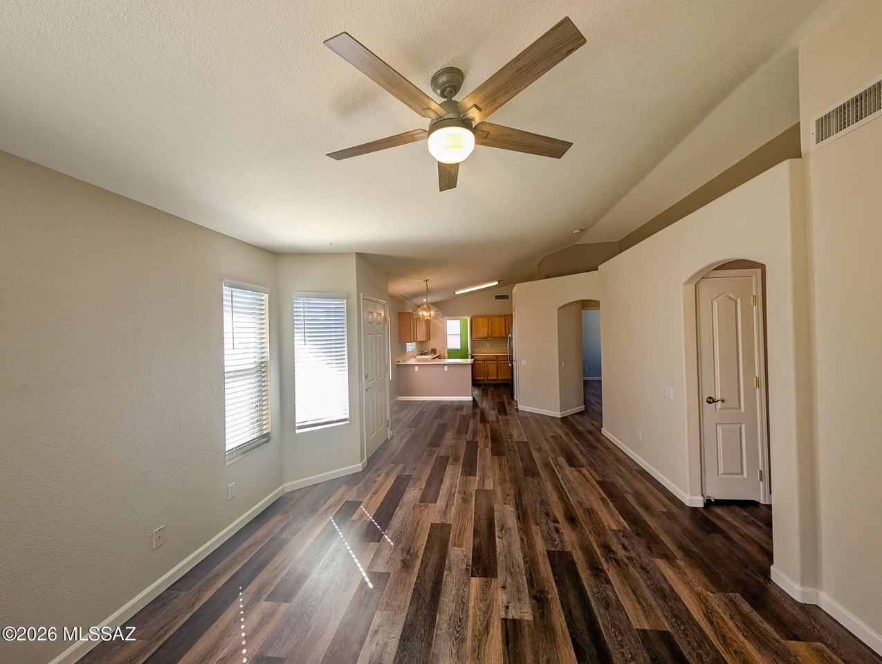 9028 N Arrington Dr - Photo 3 of 20