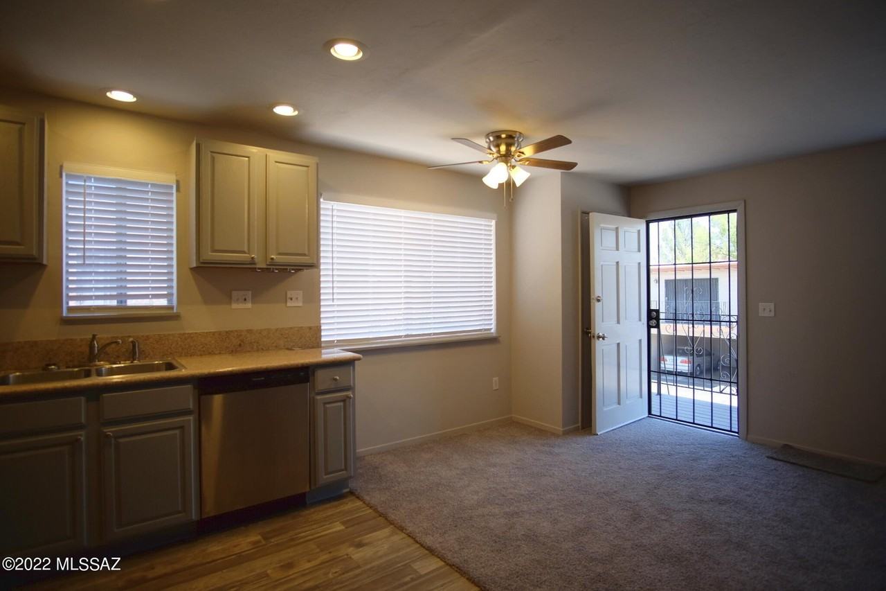 6709 E Calle La Paz Unit D #D - Photo 3 of 26