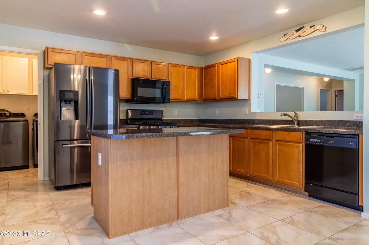 7753 W Oak Stream Rd - Photo 6 of 18