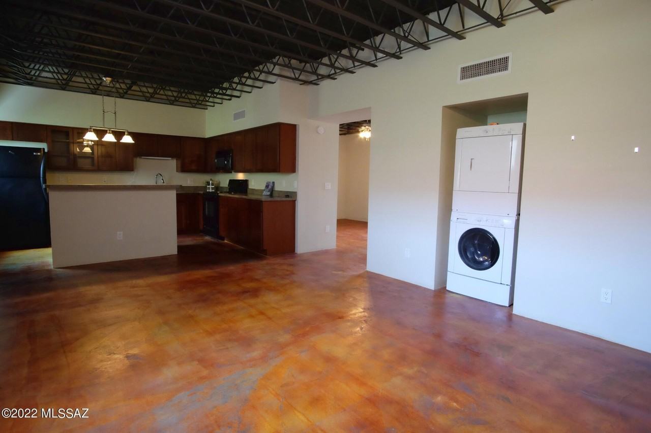 420 S 6th Ave Apt 201 #201 - Photo 3 of 20