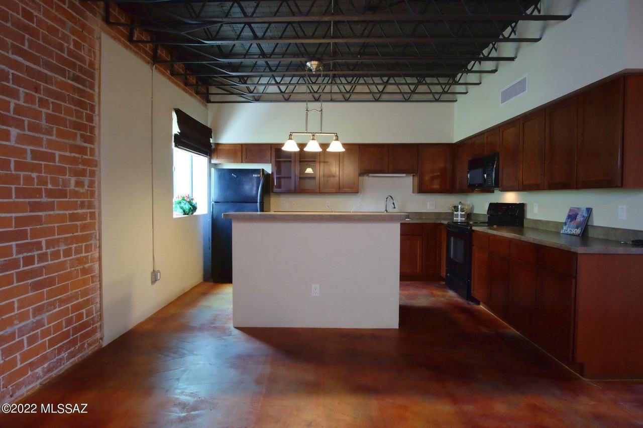 420 S 6th Ave Apt 201 #201 - Photo 6 of 20